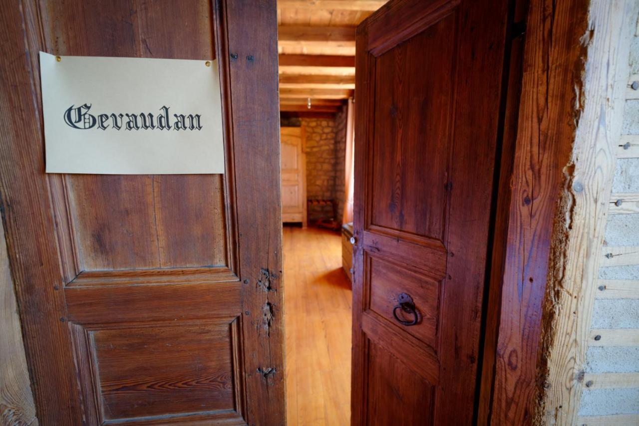 Le Petit Chateau Du Villard Le Malzieu-Forain Екстериор снимка